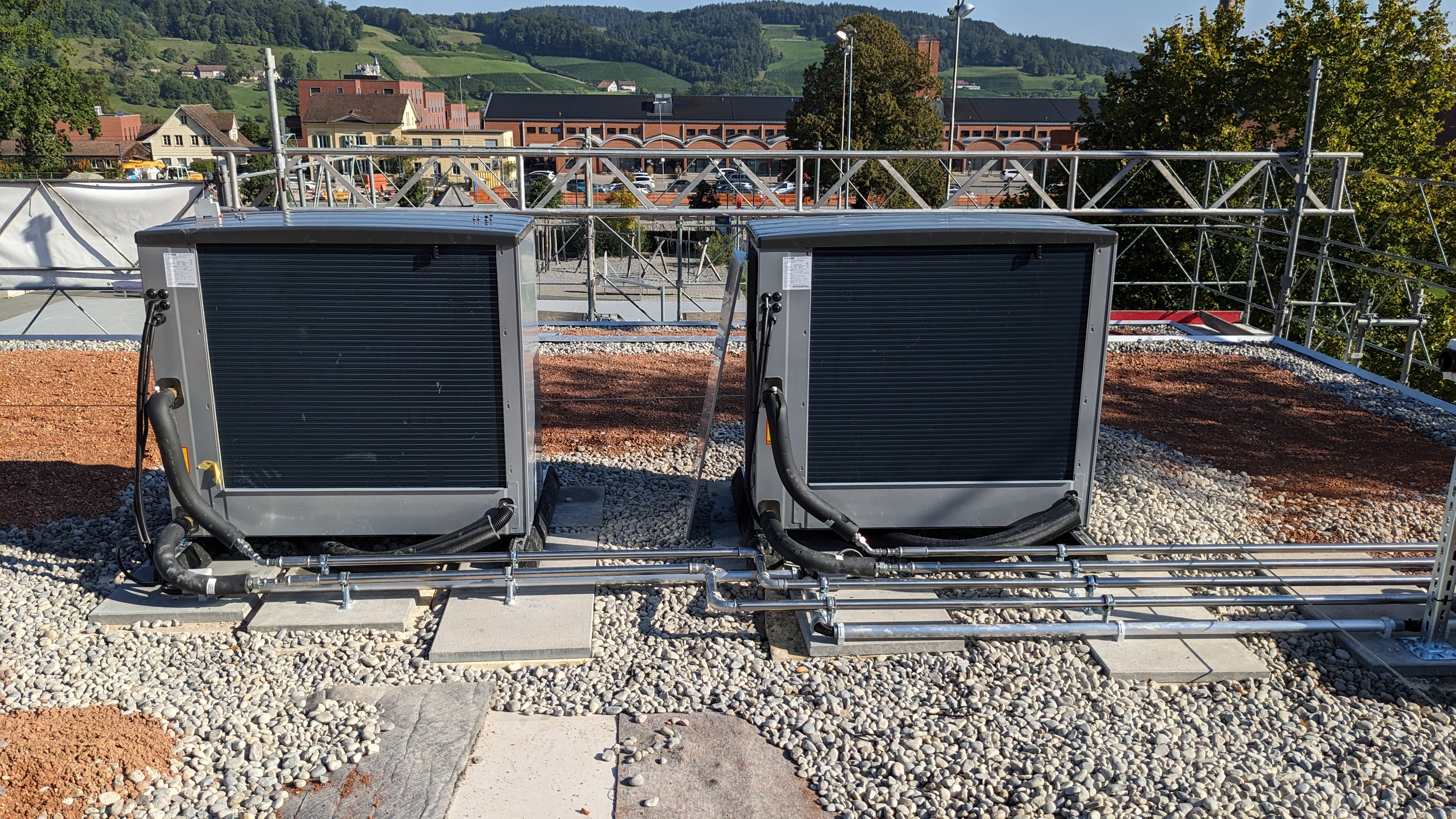 NIBE S2125 für ein Schulhaus. Heizen und Kühlen